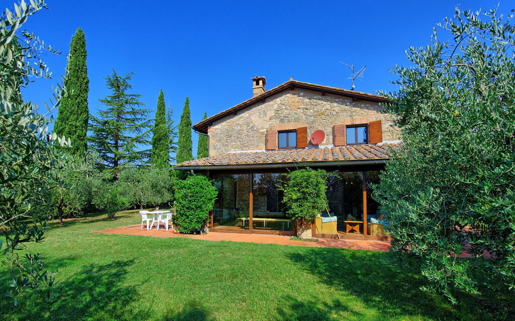 Casale Giulio: Buitenkanten, Buitenshuis