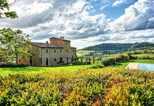 Villa Petrognano: бассейн, Взгляды, Открытый, Экстерьеры