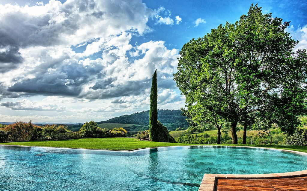 Villa Petrognano: Pool, Scenic View