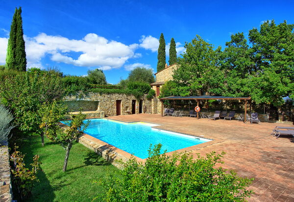 Brunello: бассейн, Открытый