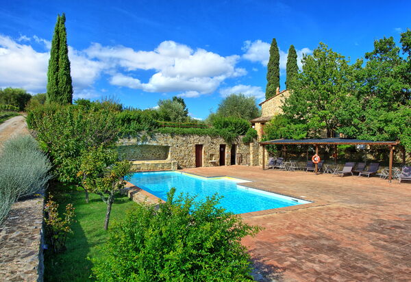 Brunello: бассейн, Открытый