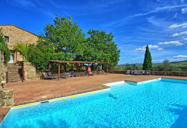 Brunello: бассейн, Открытый