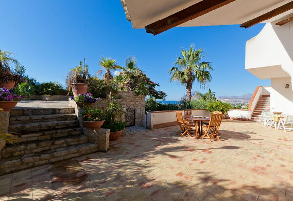 Villa Erice: Открытый