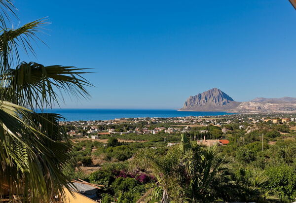 Villa Erice: Взгляды