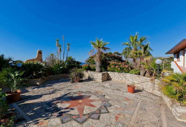 Villa Erice: Открытый, Сад