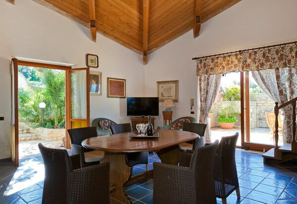 Villa Erice: Гостиная, Столовая