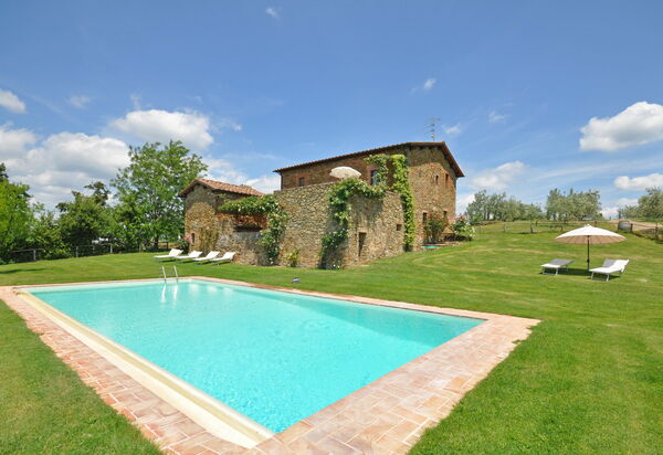 Podere Orietta: бассейн