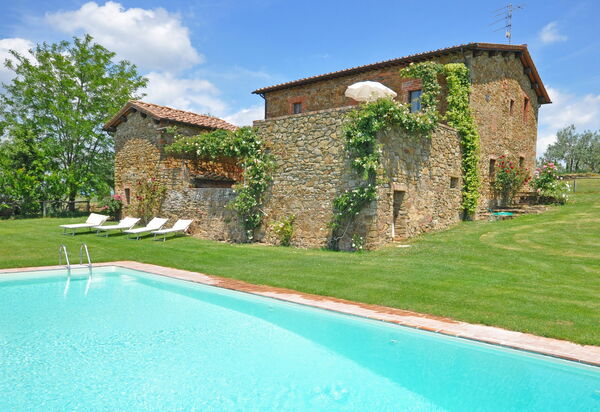 Podere Orietta: бассейн