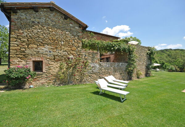 Podere Orietta: Сад, Экстерьеры