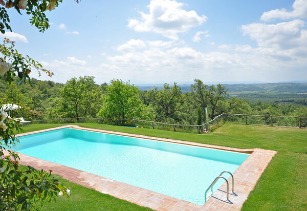 Podere Orietta: бассейн