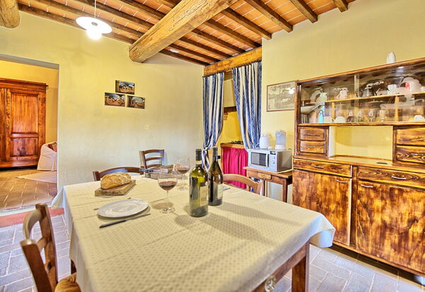 Podere Orietta: Гостиная, Столовая