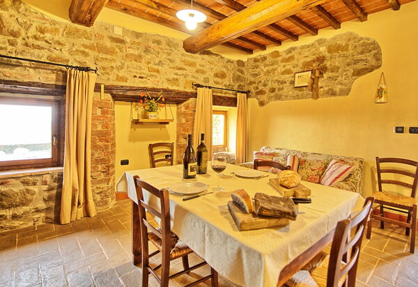 Podere Orietta: Столовая