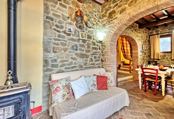 Podere Orietta: Гостиная, Кухня, Столовая