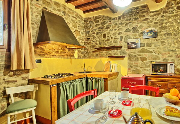 Podere Orietta: Гостиная, Кухня, Столовая