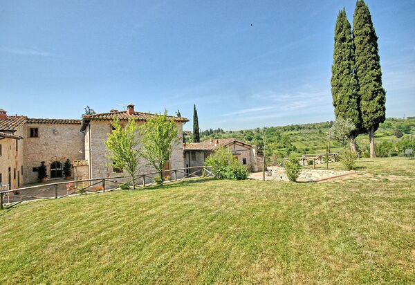 Le Fonti: Building Exterior