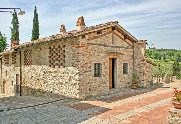 Le Fonti: Building Exterior