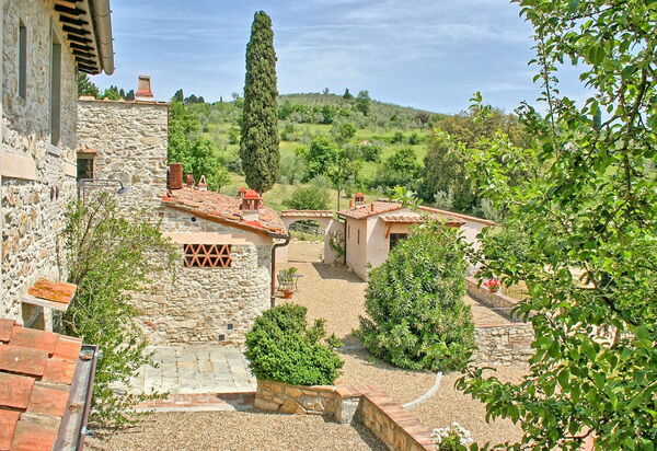 Le Fonti: Building Exterior