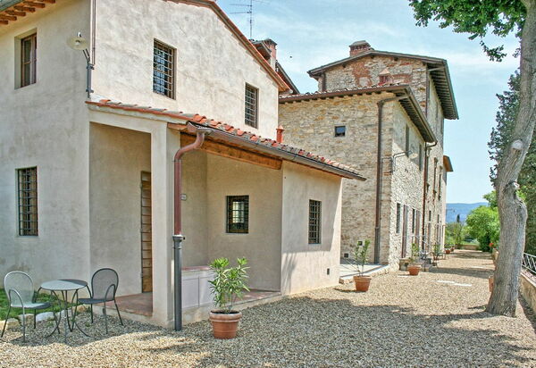 Le Fonti: Building Exterior