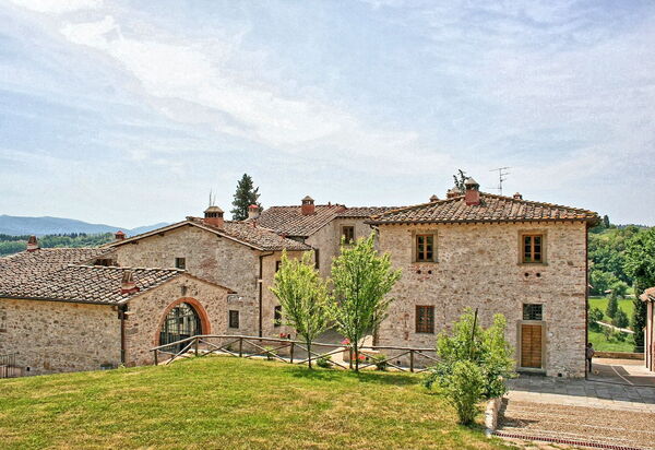 Le Fonti: Building Exterior