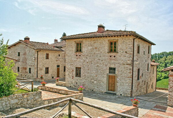 Le Fonti: Building Exterior