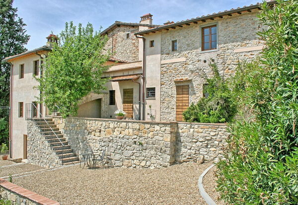 Le Fonti: Building Exterior