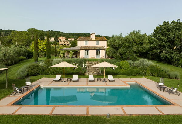 Villa Danilo: бассейн, Взгляды, Открытый, Сад, Экстерьеры