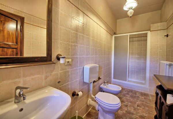 Villa Lo Scoiattolo: Bad