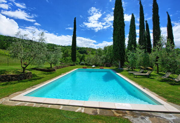 Villa Lo Scoiattolo: Draussen, Schwimmbad