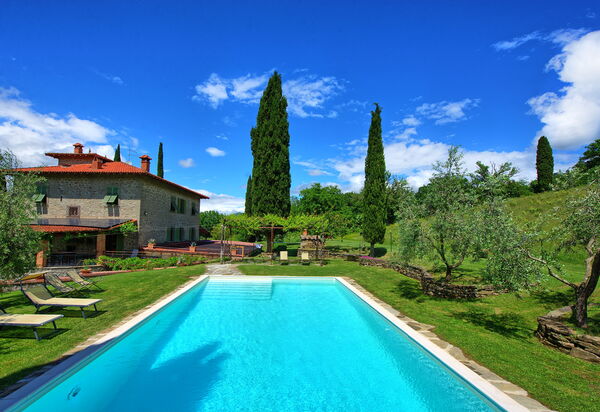 Villa Lo Scoiattolo: Draussen, Schwimmbad