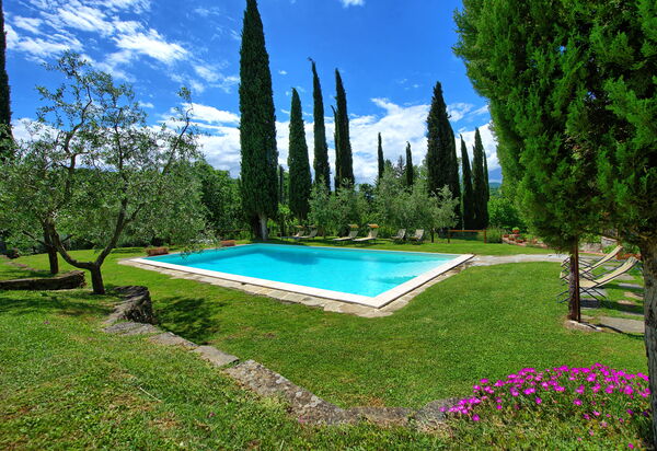 Villa Lo Scoiattolo: Draussen, Garten, Schwimmbad