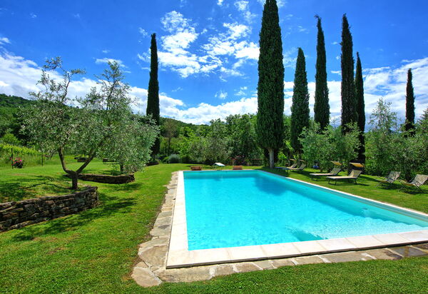 Villa Lo Scoiattolo: Draussen, Schwimmbad