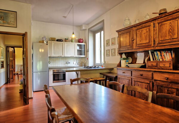 Villa Lo Scoiattolo: Esszimmer, Küche