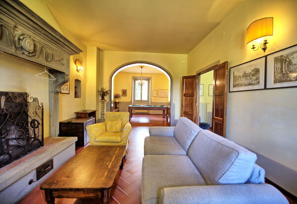 Villa Lo Scoiattolo: Wohnzimmer