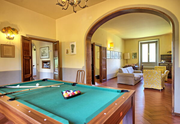 Villa Lo Scoiattolo: Wohnzimmer