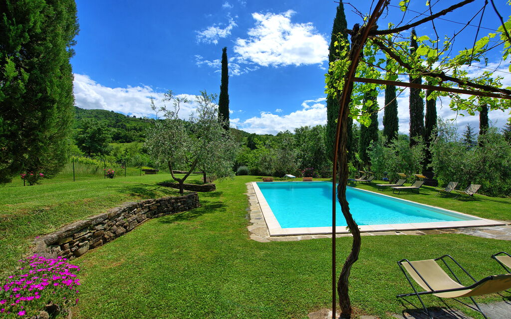 Villa Lo Scoiattolo: all'aperto, Giardino, Piscina