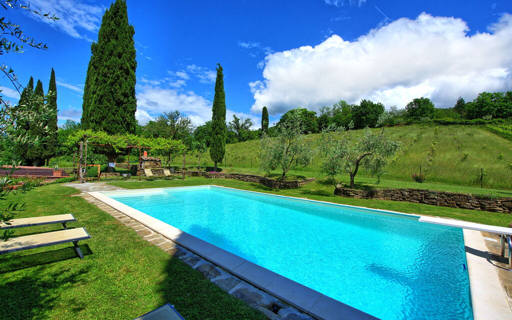 Villa Lo Scoiattolo: all'aperto, Giardino, Piscina
