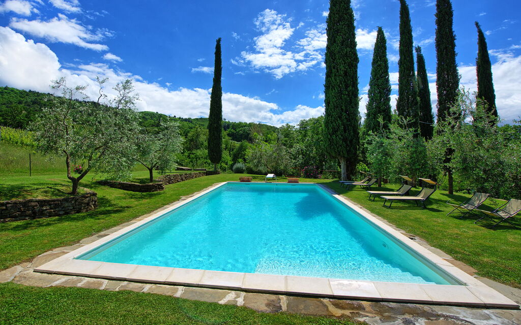 Villa Lo Scoiattolo: all'aperto, Piscina