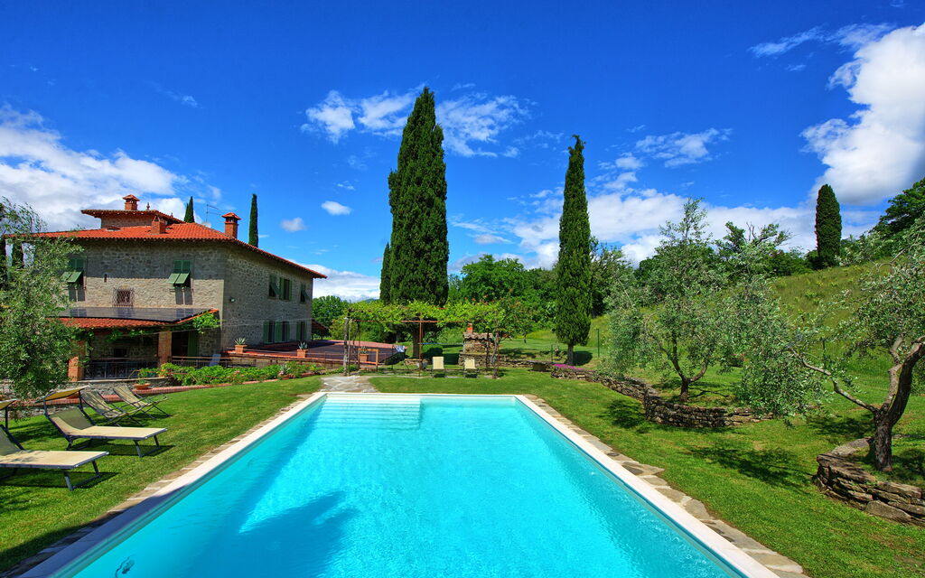 Villa Lo Scoiattolo: all'aperto, Piscina