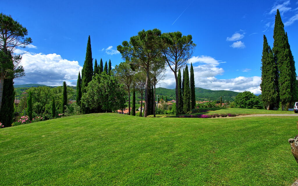 Villa Lo Scoiattolo: all'aperto, Giardino