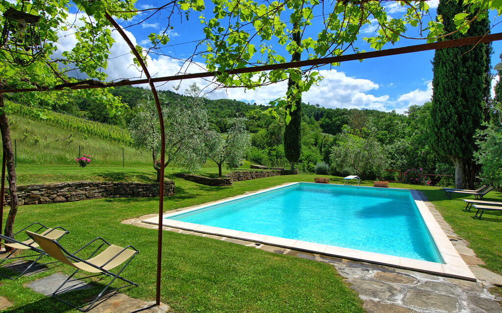 Villa Lo Scoiattolo: all'aperto, Giardino, Piscina