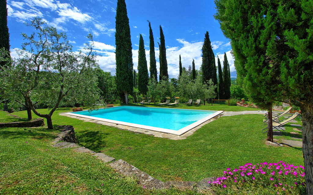 Villa Lo Scoiattolo: all'aperto, Giardino, Piscina