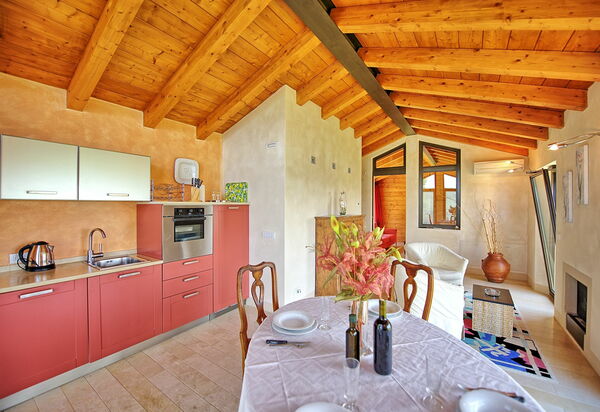 Casa Lucia: Esszimmer, Küche