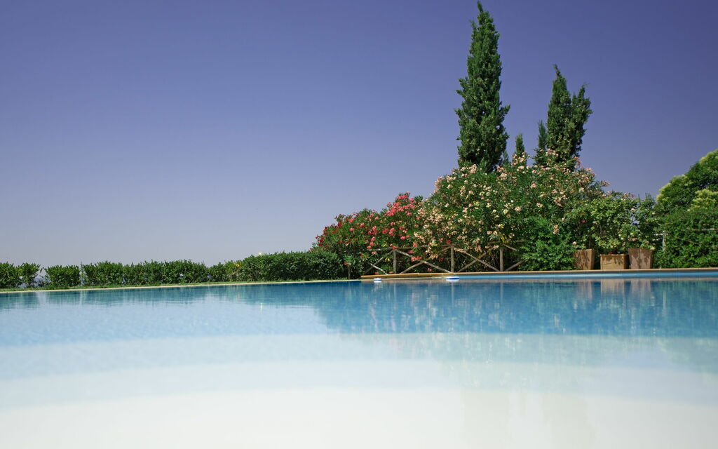 Casa Lucia: Pool, Scenic View