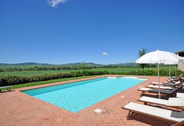 Pienza: бассейн