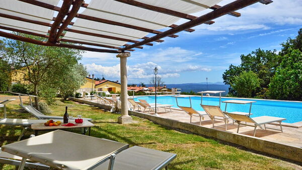 Le Querciolaie with Geothermal Pool: Garden, Pool