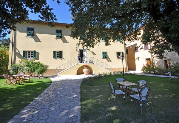 Dante: Сад, Экстерьеры