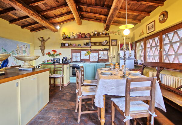 Casa Vania: Esszimmer, Küche