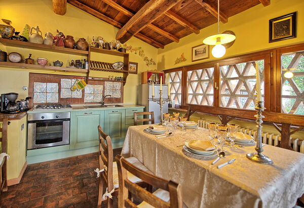 Casa Vania: Esszimmer, Küche