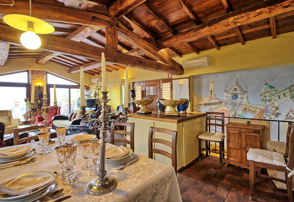 Casa Vania: Esszimmer, Küche, Wohnzimmer