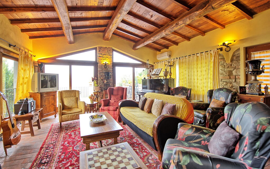 Casa Vania: Living Room